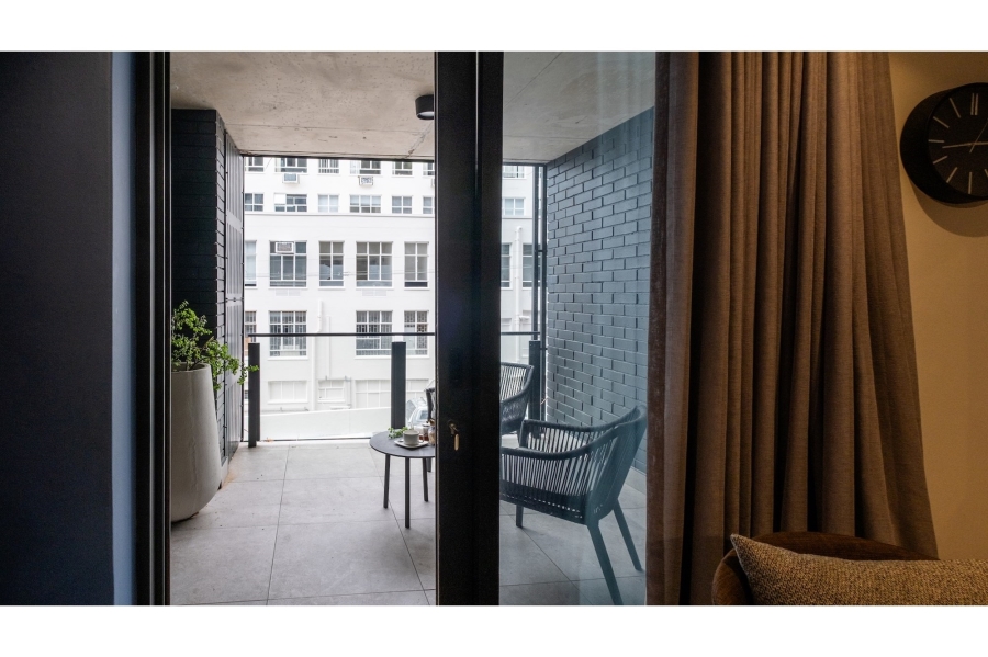 To Let 1 Bedroom Property for Rent in Sea Point Western Cape